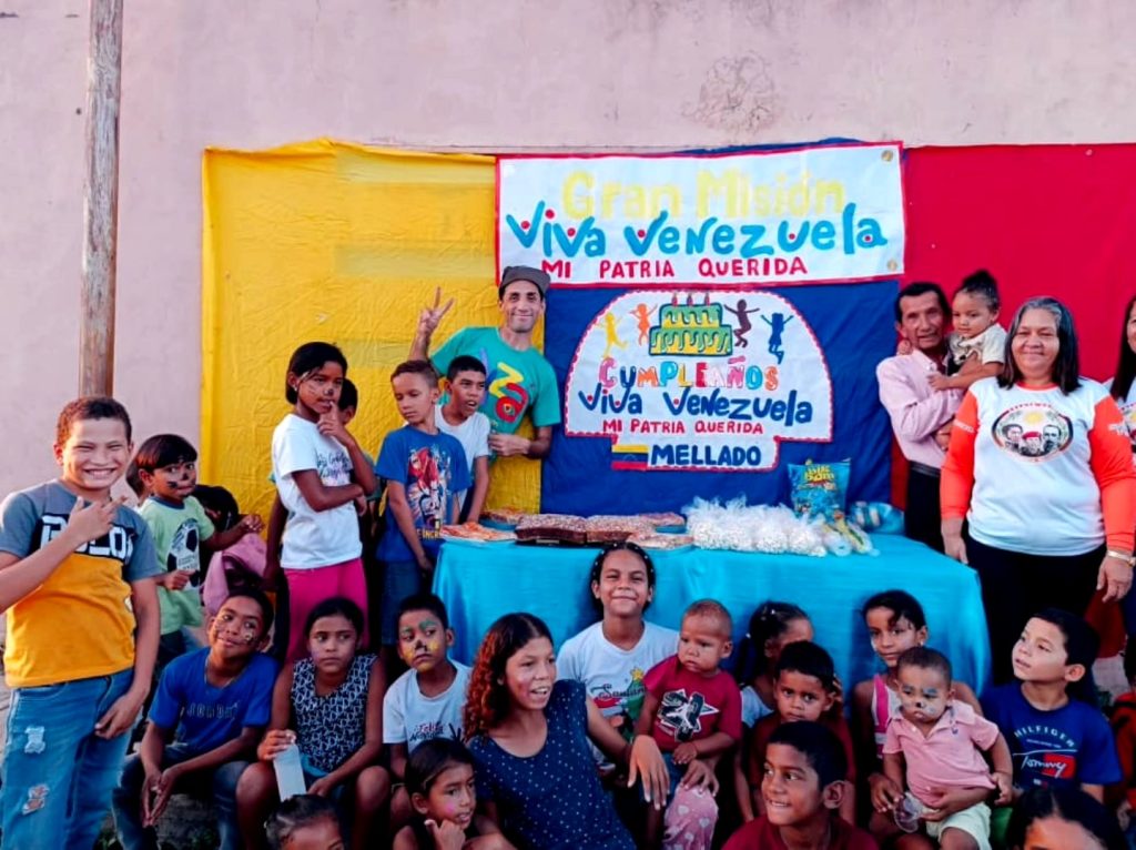 Uniendo corazones en una gran fiesta tricolor