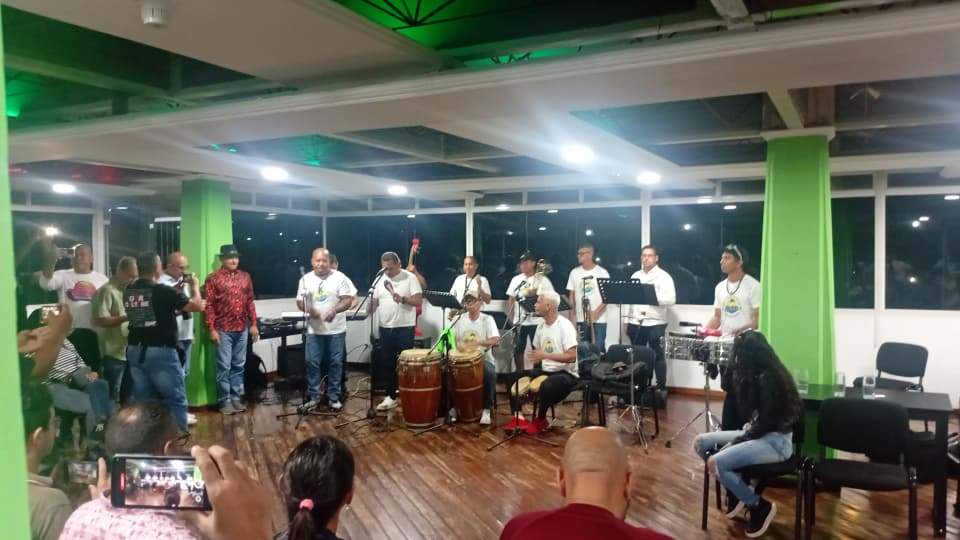 El Bajón de San Félix: Entre conversaciones y descargas