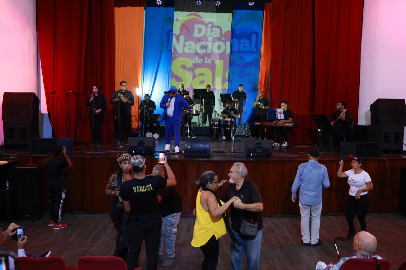 Teatro Aquiles Nazoa vibró con el encuentro de cierre del Día Nacional de la Salsa