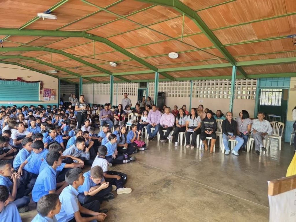 Refrendando con hechos el 3er. vértice: Viva Venezuela va a las Escuelas