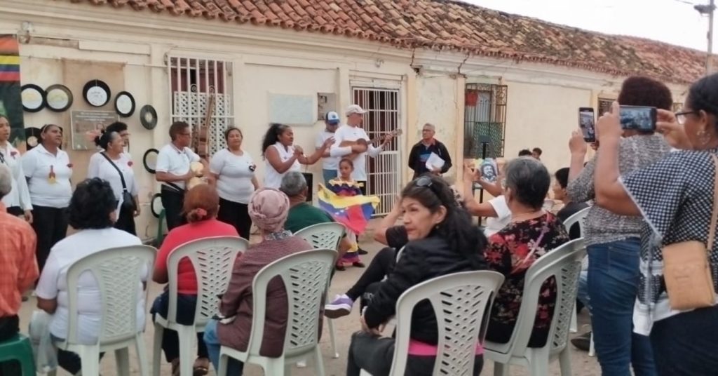 Comuna Manuela Sáenz rinde homenaje al cantor del pueblo