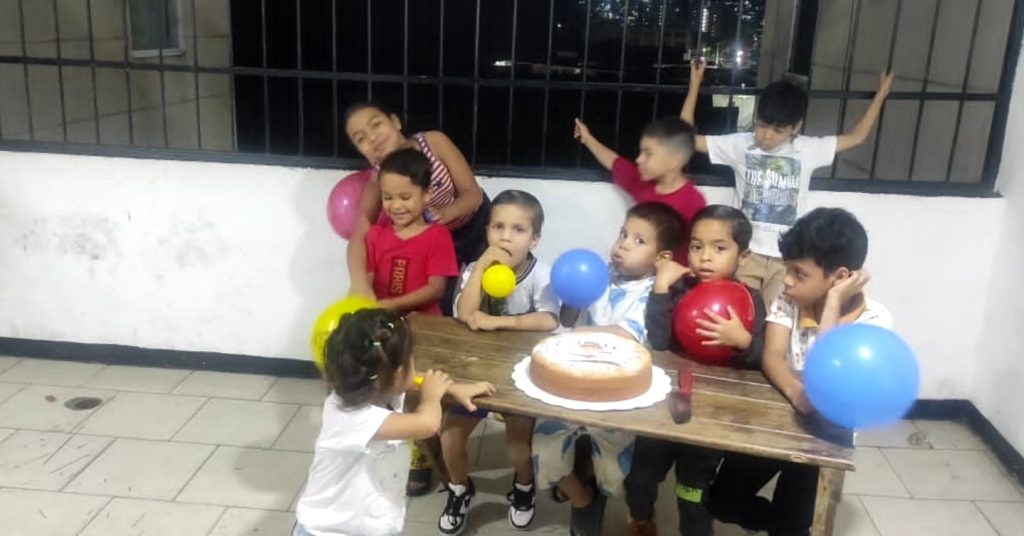 Uniendo corazones en una gran fiesta tricolor