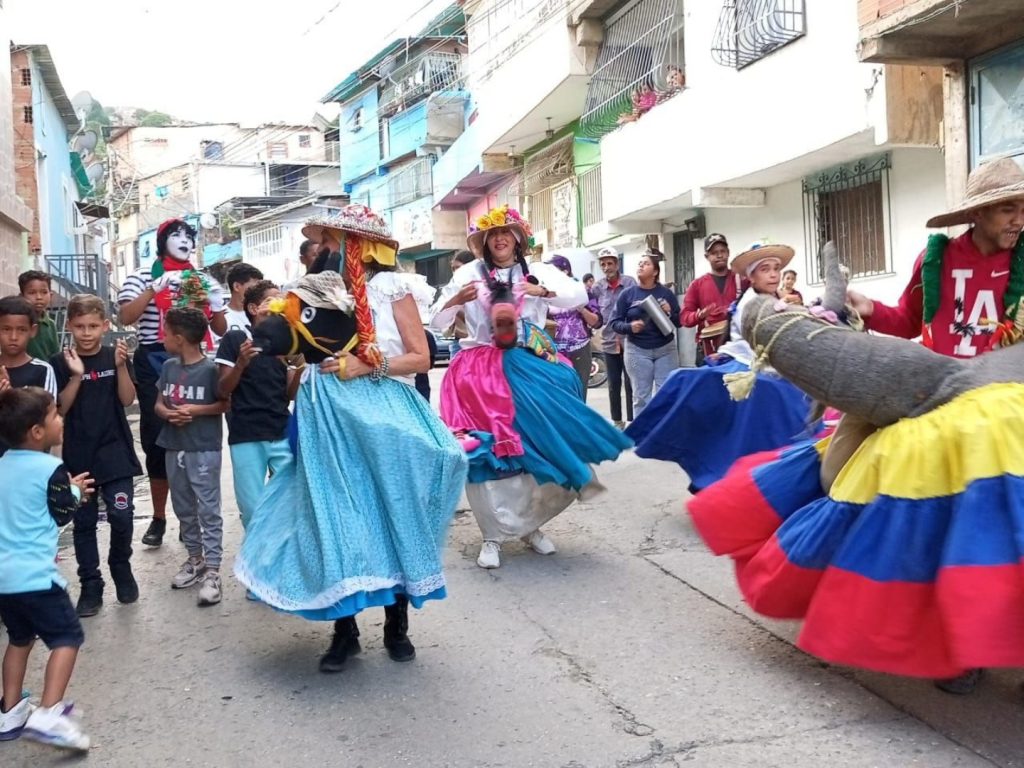 ¡Antímano se vistió de fiesta decembrina con el Parrandón Comunal!