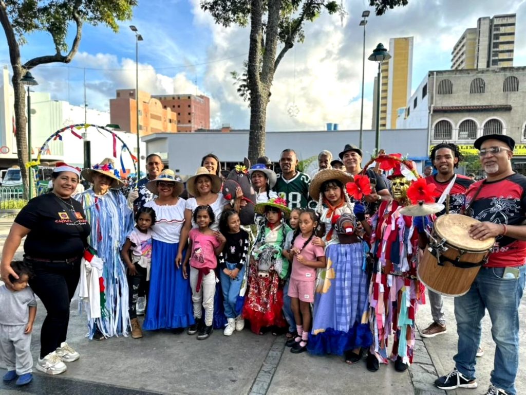 ¡Catia se vistió de fiesta decembrina con el Parrandón Comunal!