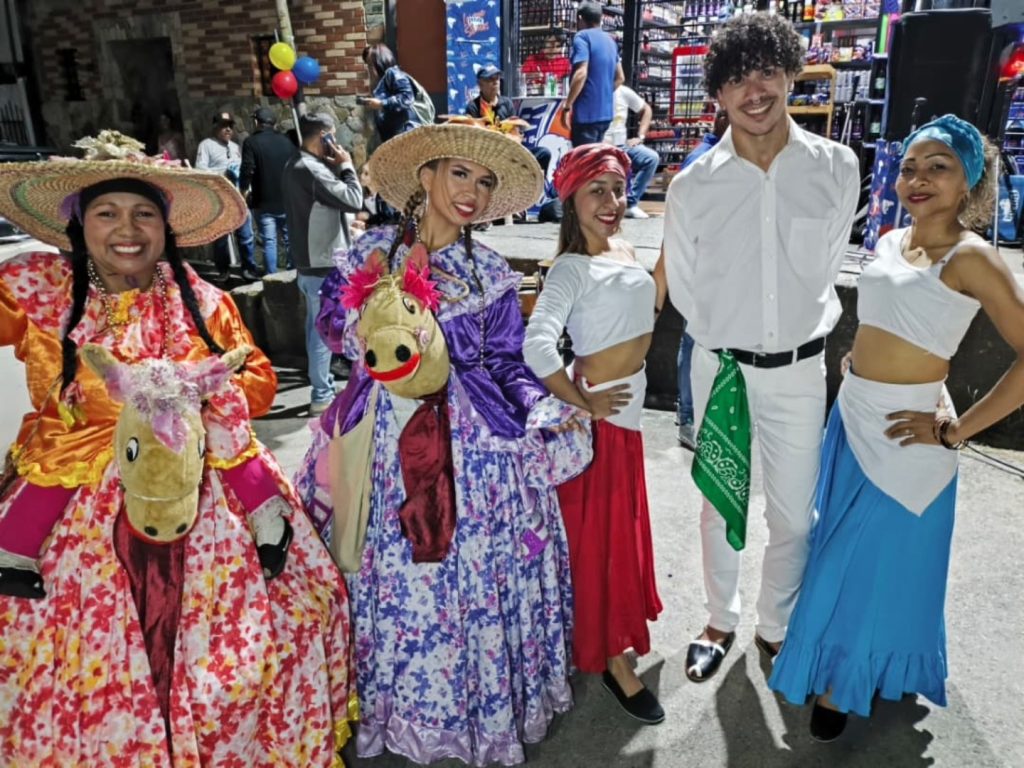 ¡Altagracia se vistió de fiesta decembrina con el Parrandón Comunal!