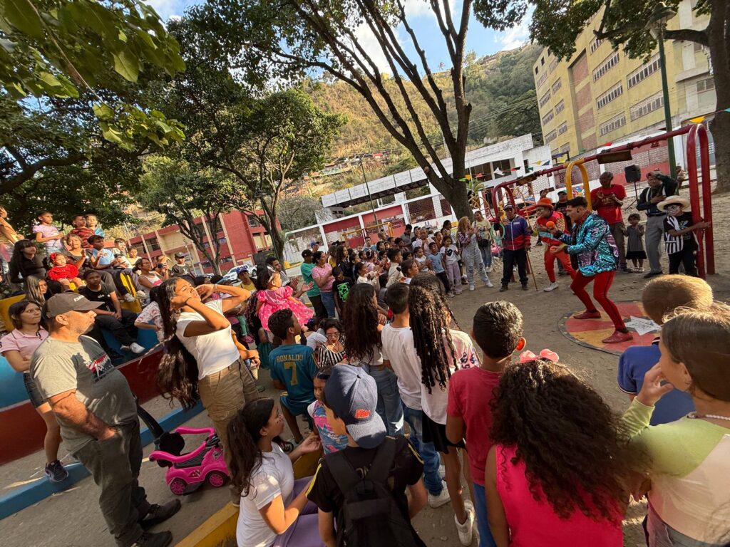 El color y las artes escénicas tomaron Macarao durante el Plan Carnavales 2026